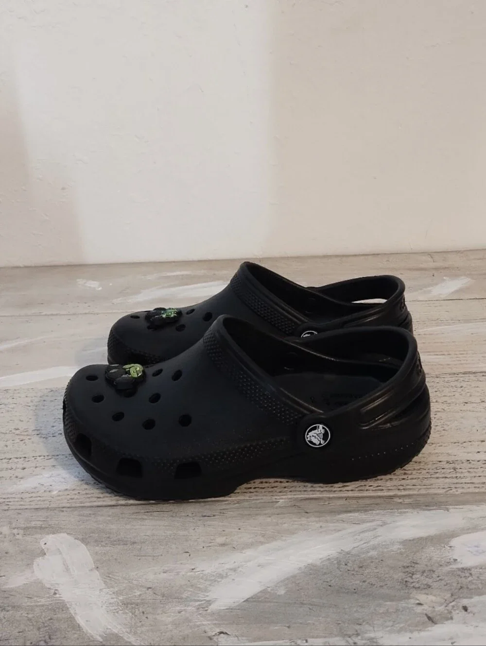Crocs Classic Clogs Black Slip-On Shoes U.S.A boys size j 2 very good condition